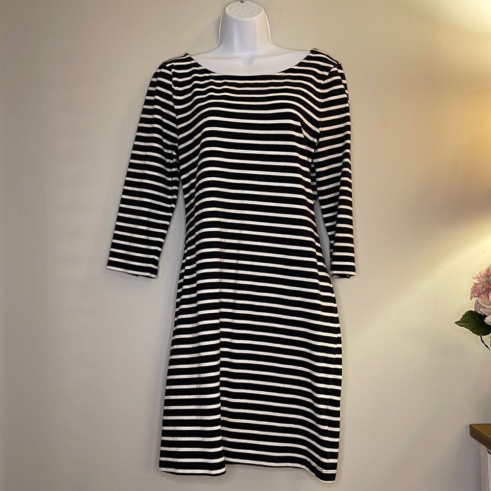 Old Navy Boatneck Striped Knit Shift Dress With 3/4 Sleeves.